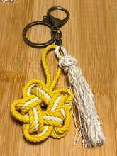 Load image into Gallery viewer, Star Knot Tassle Clips